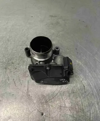 Volkswagen Tiguan Throttle valve 03L128063E