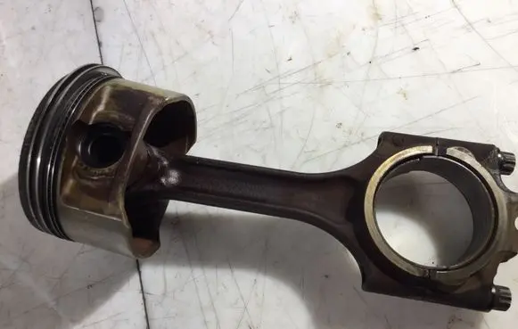 Volvo V70 Piston with connecting rod