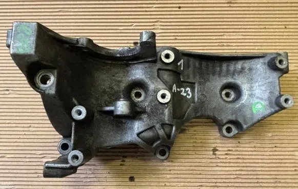 Skoda Octavia Mk2 (1Z) Generator/alternator bracket 06D903143D