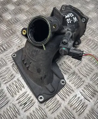 Mercedes-Benz E A207 Air intake duct part A6510900028