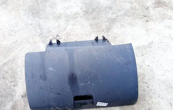 Glove box