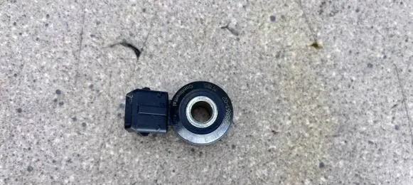 BMW M5 Detonation knock sensor 7598861 13627598861