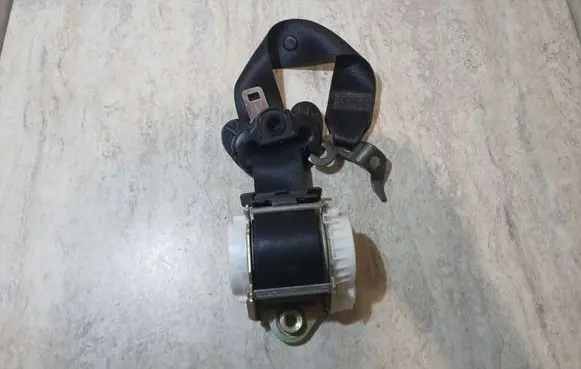 BMW 3 E90 E91 Rear seatbelt 33035173