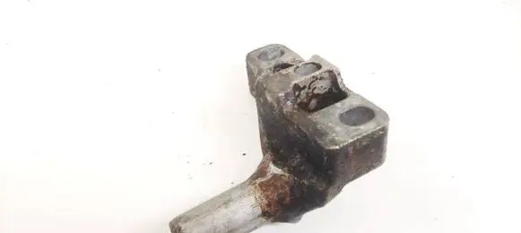Volkswagen Tiguan Engine mounting bracket