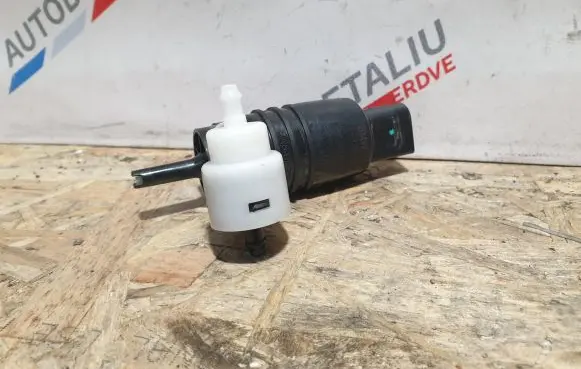 BMW X1 F48 F49 Windscreen/windshield washer pump 7388349 67127388349