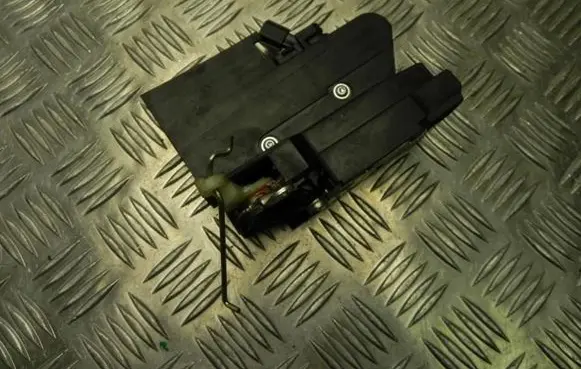 Loading door lock