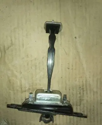Nissan Leaf I (ZE0) Rear door check strap stopper