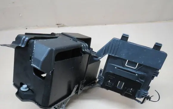 Opel Insignia B Battery bracket 