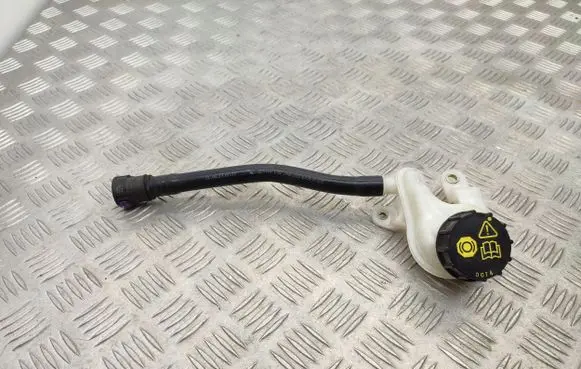 Brake fluid reservoir