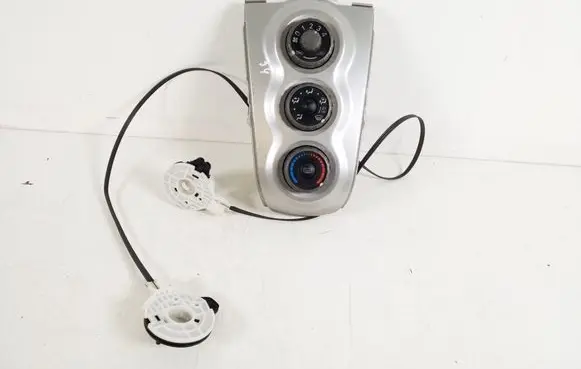 Toyota Yaris Air conditioner control unit module 