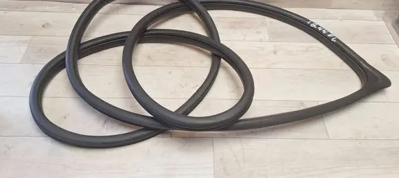 Hyundai i40 Rubber seal front door (on door) 