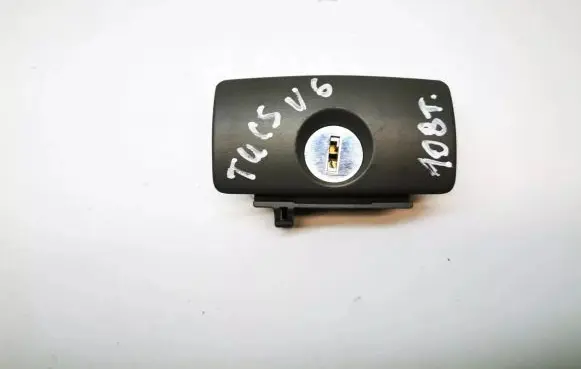 Hyundai Tucson JM Glove box lock 