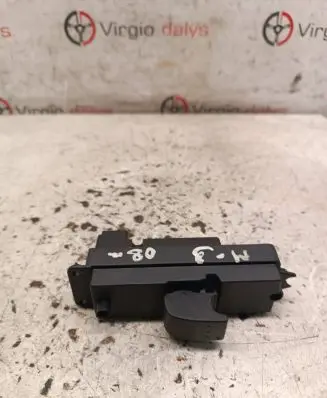 Mazda 3 I Electric window control switch BS3E66370 03123101