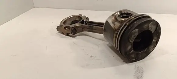 Nissan Navara D40 Piston with connecting rod