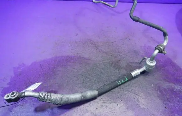 Volkswagen Golf IV Air conditioning (A/C) pipe/hose 