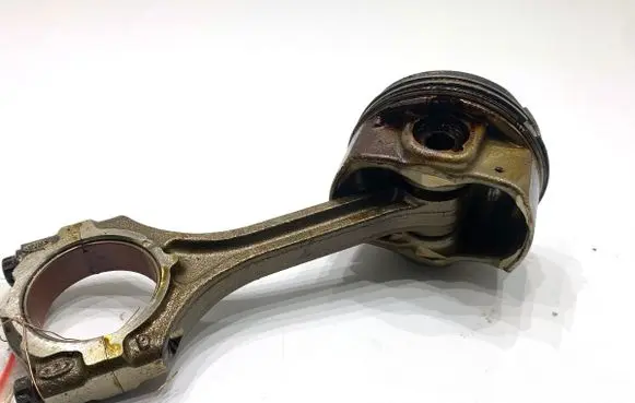 KIA Sportage Piston with connecting rod G4FJ