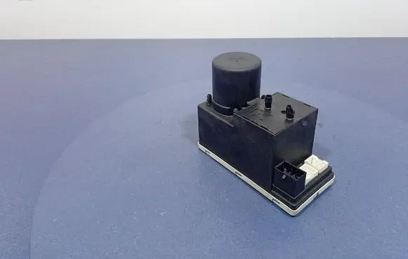 Audi A3 S3 8P Central locking vacuum pump 8D0862257B