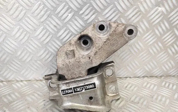 Engine mount bracket