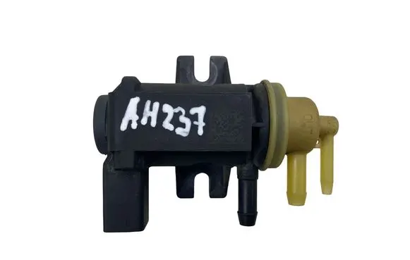 Volkswagen Golf VII Turbo solenoid valve 04L131051F
