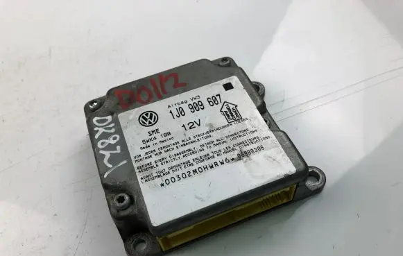 Volkswagen PASSAT B5 Other control units/modules 1J0909607