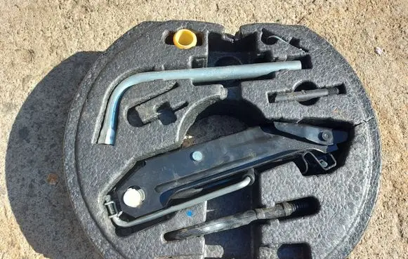 Audi A3 S3 A3 Sportback 8P Tool set 1K0012115F