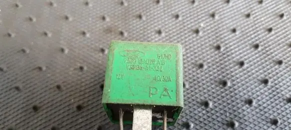 Ford Escort Other relay 93BG13A025A1B V23136-A1-X32