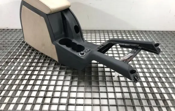 Skoda Octavia Mk2 (1Z) Center console 