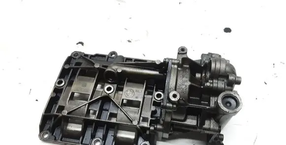 BMW 3 E90 E91 Oil pump 7798014