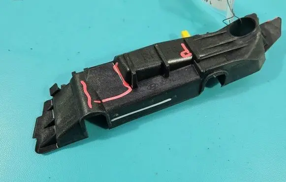 Front bumper mounting bracket