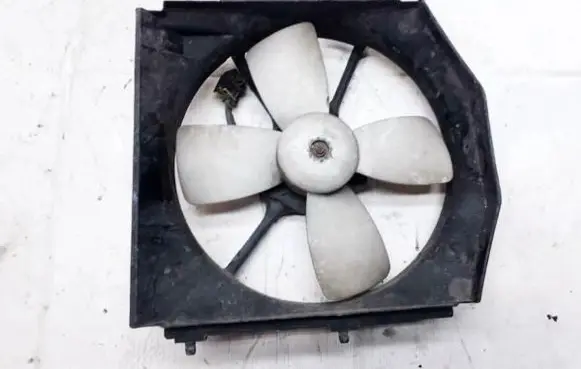 Radiator cooling fan shroud