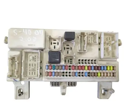 Volvo S40 Fuse module 8690719 240304 00084614