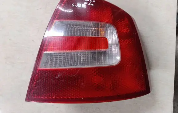 Skoda Octavia Mk2 (1Z) Rear/tail lights 1z5945096A