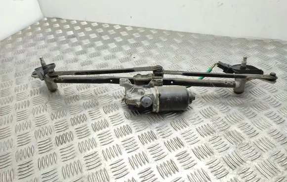 KIA Soul Front wiper linkage and motor 891102K000