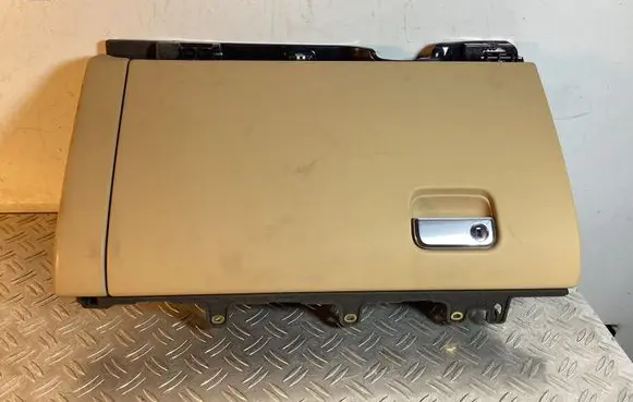 Porsche Cayenne (92A) Glove box 7P5857095