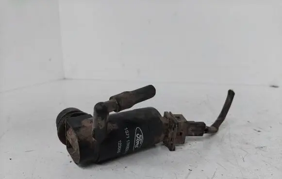 Ford Mondeo Mk III Windscreen/windshield washer pump 1S7117K624DB 123060