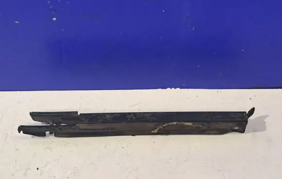 Front bumper mounting bracket