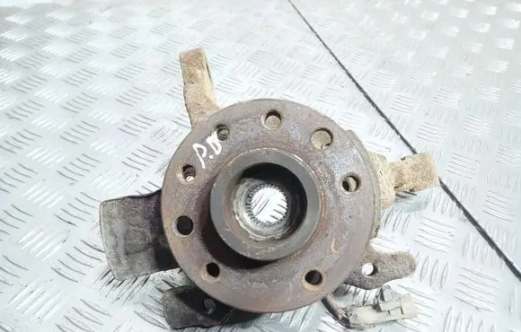 Opel Zafira A Front wheel hub spindle knuckle