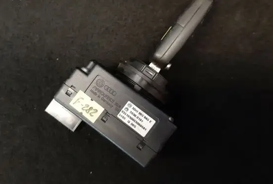 Volkswagen Touareg I Ignition lock 3D0905865E