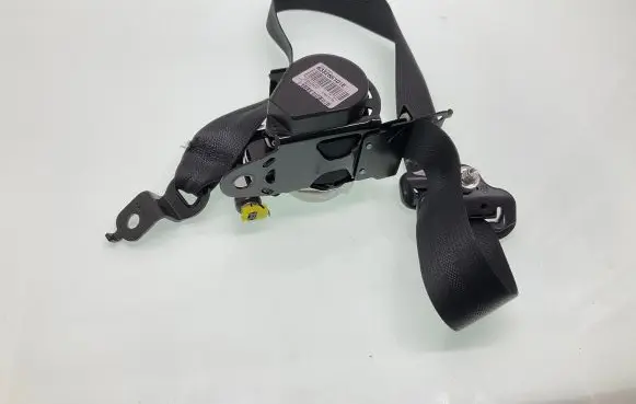 Nissan Leaf II (ZE1) Front seatbelt 638265101E 17051118 100X090LH