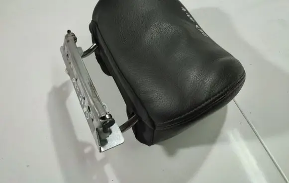 Volvo S60 Front seat headrest 