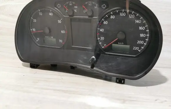 Volkswagen Polo IV 9N3 Speedometer (instrument cluster) 6Q0920823T 503001591001 600920823D