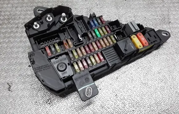 BMW 5 E60 E61 Fuse module 690660105