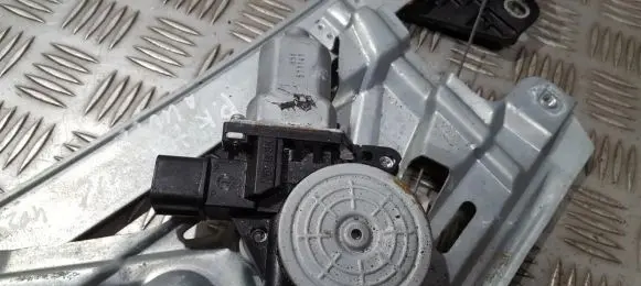 Honda Civic Front door window regulator motor 611141