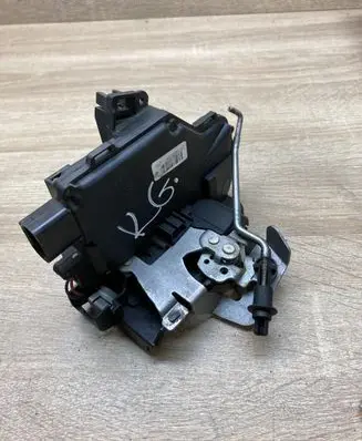 Audi A4 S4 B6 8E 8H Rear door lock 8E0839015C