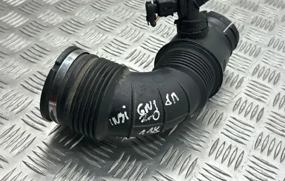 Opel Insignia A Turbo air intake inlet pipe/hose 55561787