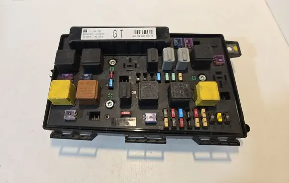 Opel Astra H Fuse module 13206747