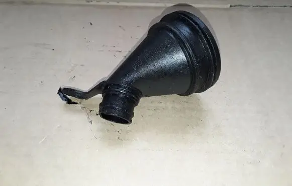 Audi Q7 4L Oil fill pipe 059103482C