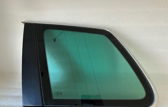 Volkswagen Touareg I Rear side window 7L6845297