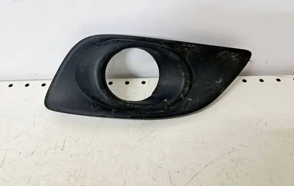 Toyota Avensis T250 Front fog light trim/grill 