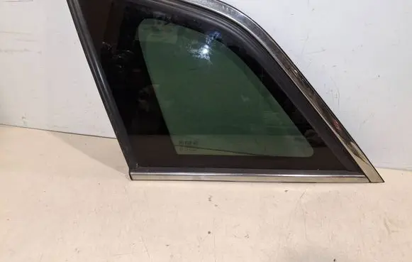 Opel Antara Rear side window 1004138 43R000083 DOT736AS3M35